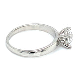 (LD) Anillo con diamante de laboratorio en oro blanco 14kt.