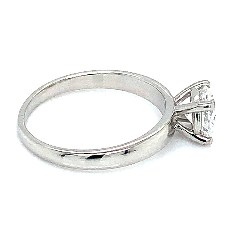 (LD) Anillo con diamante de laboratorio en oro blanco 14kt.
