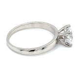 (LD) Anillo con diamante de laboratorio en oro blanco 14kt.