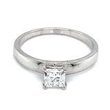 (LD) Anillo con diamante de laboratorio en oro blanco 14kt.