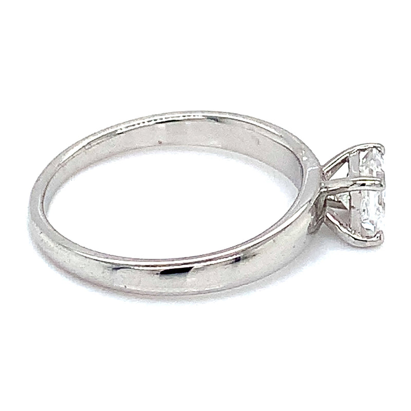 (LD) Anillo con diamante de laboratorio en oro blanco 14kt.