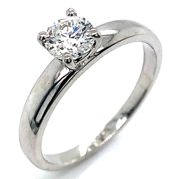 (LD) Anillo con diamante de laboratorio en oro blanco 14kt.