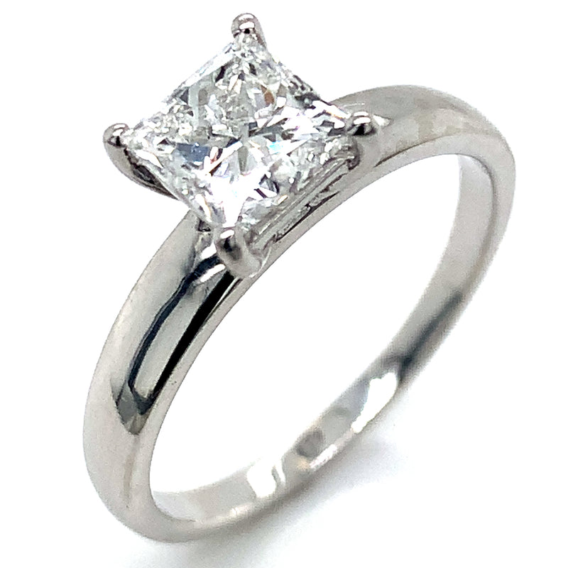 (LD) Anillo con diamante de laboratorio en oro blanco 14kt.