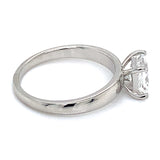 (LD) Anillo con diamante de laboratorio en oro blanco 14kt.
