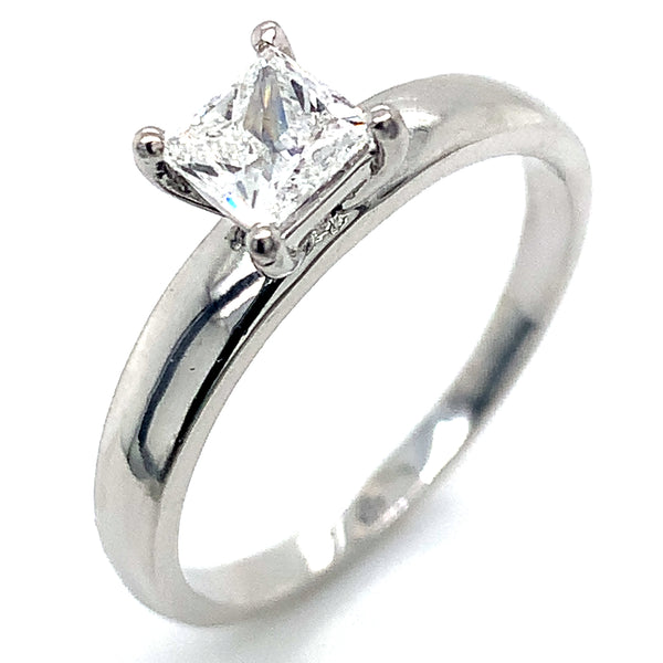 (LD) Anillo con diamante de laboratorio en oro blanco 14kt.