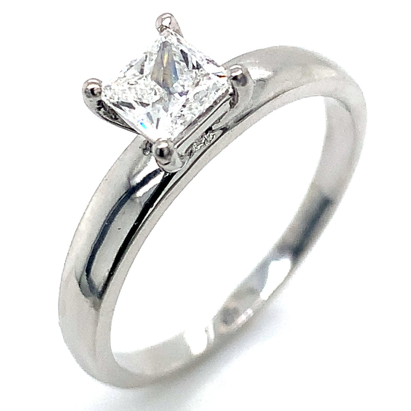 (LD) Anillo con diamante de laboratorio en oro blanco 14kt.
