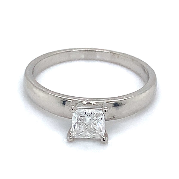 (LD) Anillo con diamante de laboratorio en oro blanco 14kt.