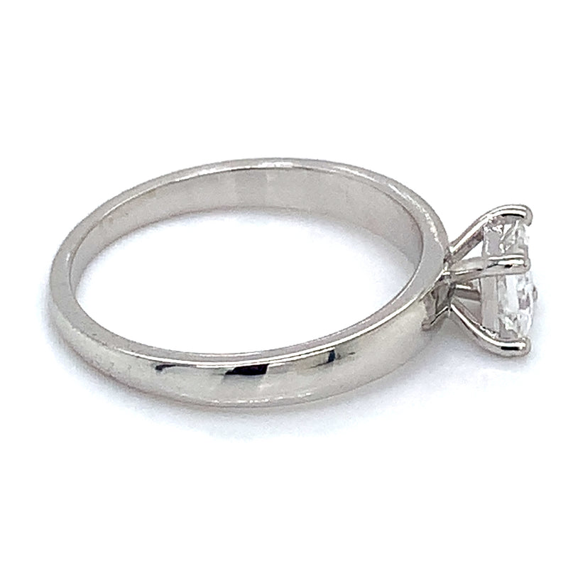 (LD) Anillo con diamante de laboratorio en oro blanco 14kt.