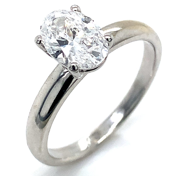 (LD) Anillo con diamante de laboratorio en oro blanco 14kt.