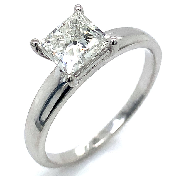 (LD) Anillo con diamantes de laboratorio en oro blanco 14kt.