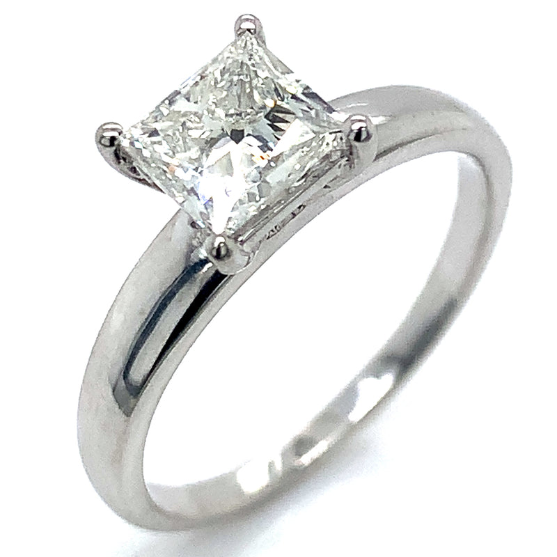 (LD) Anillo con diamantes de laboratorio en oro blanco 14kt.