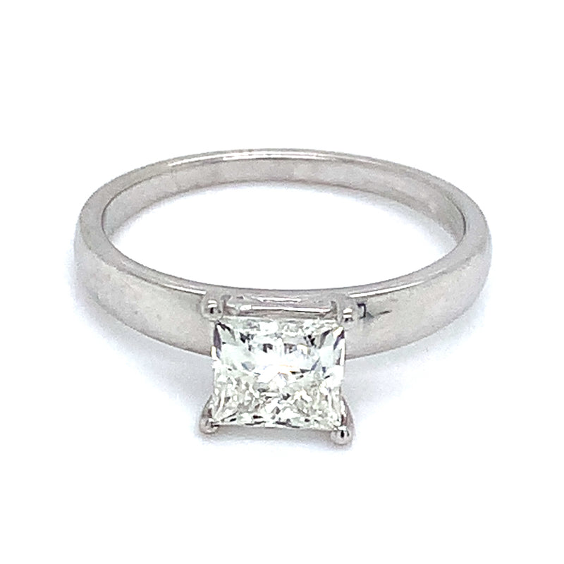(LD) Anillo con diamantes de laboratorio en oro blanco 14kt.