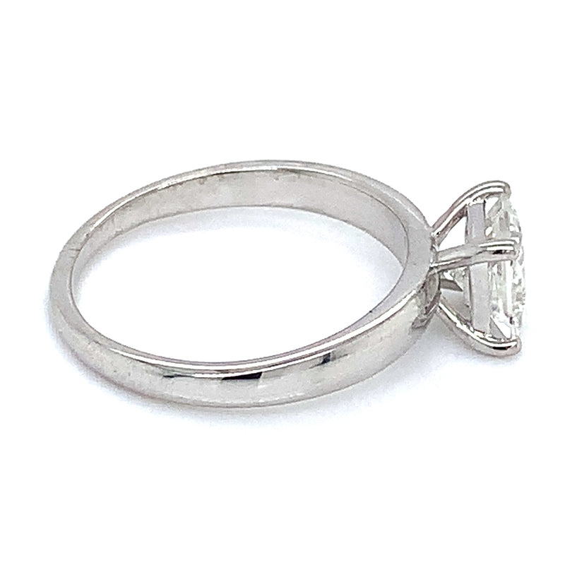 (LD) Anillo con diamantes de laboratorio en oro blanco 14kt.