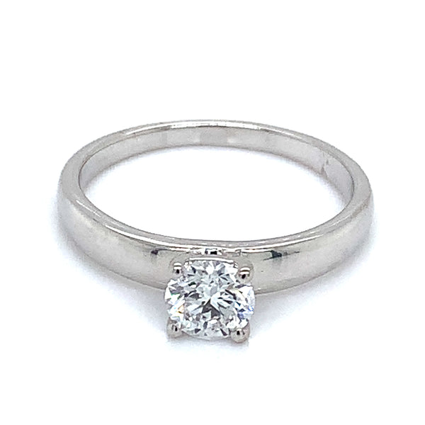 (LD) Anillo con diamante de laboratorio en oro blanco 14kt.