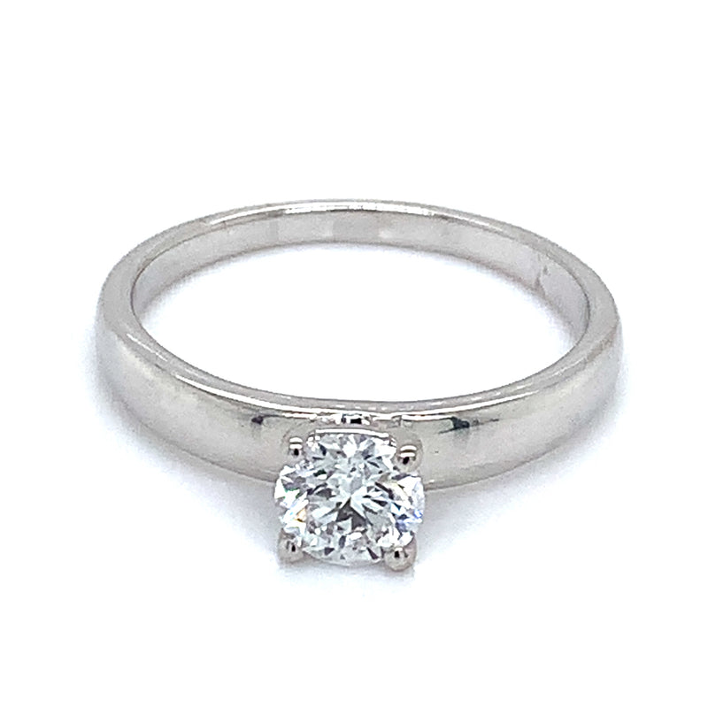 (LD) Anillo con diamante de laboratorio en oro blanco 14kt.