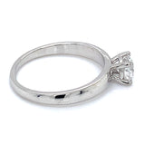 (LD) Anillo con diamante de laboratorio en oro blanco 14kt.