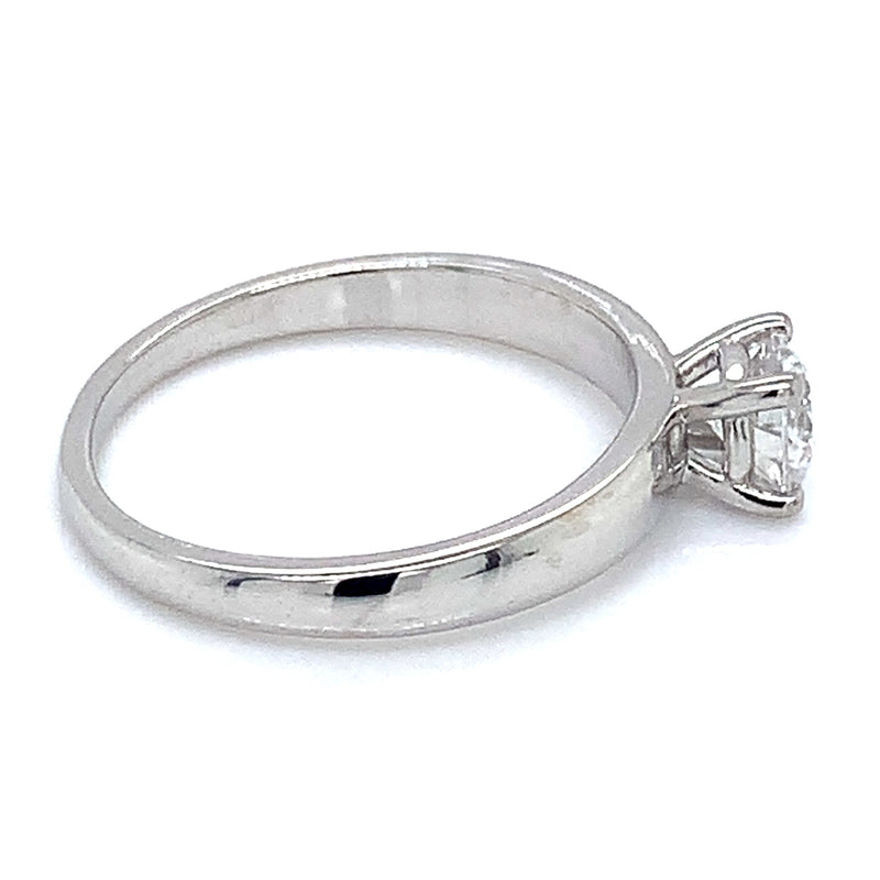 (LD) Anillo con diamante de laboratorio en oro blanco 14kt.