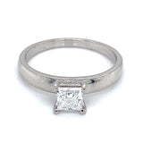 (LD) Anillo con diamante de laboratorio en oro blanco 14kt.