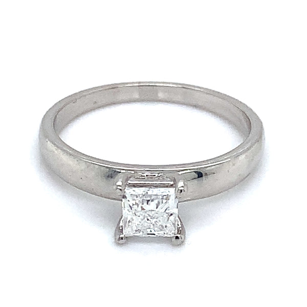 (LD) Anillo con diamante de laboratorio en oro blanco 14kt.