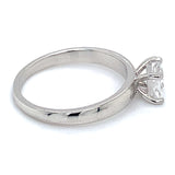 (LD) Anillo con diamante de laboratorio en oro blanco 14kt.