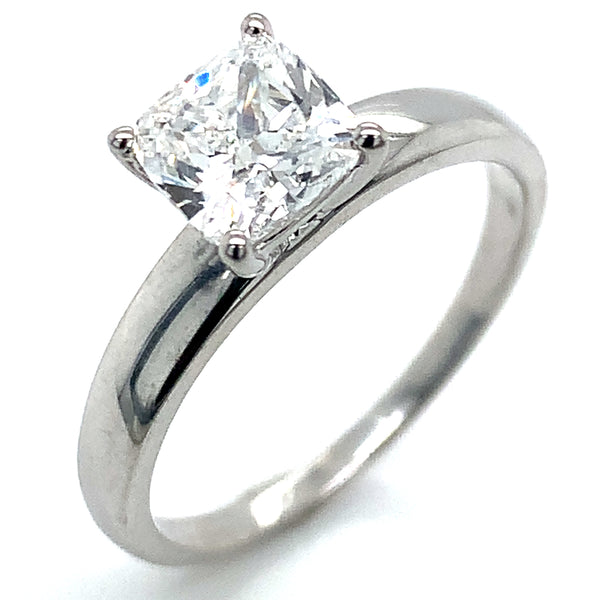 (LD) Anillo con diamante de laboratorio en oro blanco 14kt.