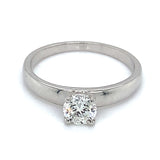(LD) Anillo con diamante de laboratorio en oro blanco 14kt.