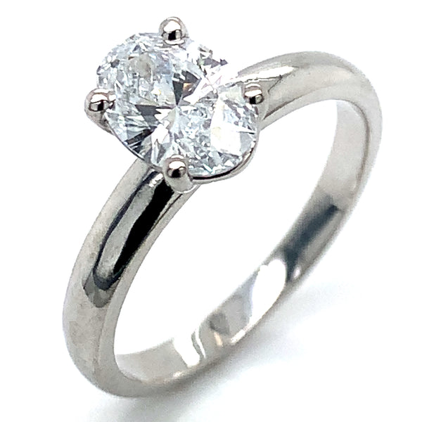 (LD) Anillo con diamante de laboratorio en oro blanco 14kt.
