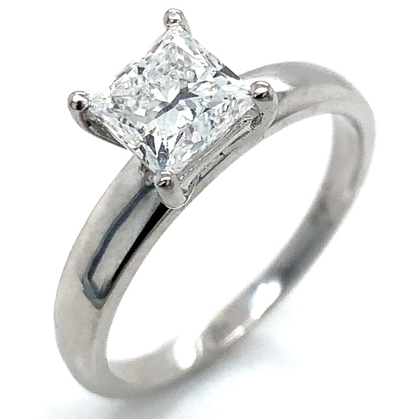 (LD) Anillo con diamante de laboratorio en oro blanco 14kt.