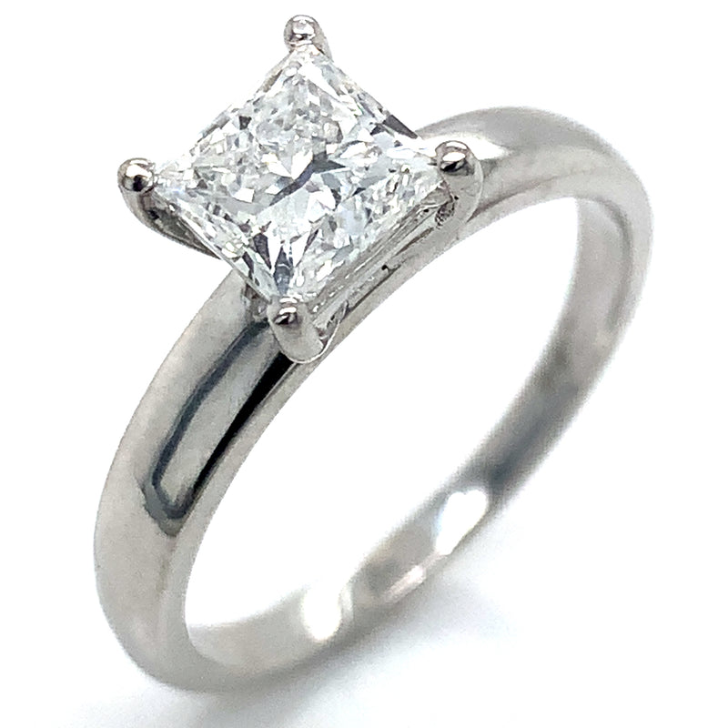(LD) Anillo con diamante de laboratorio en oro blanco 14kt.