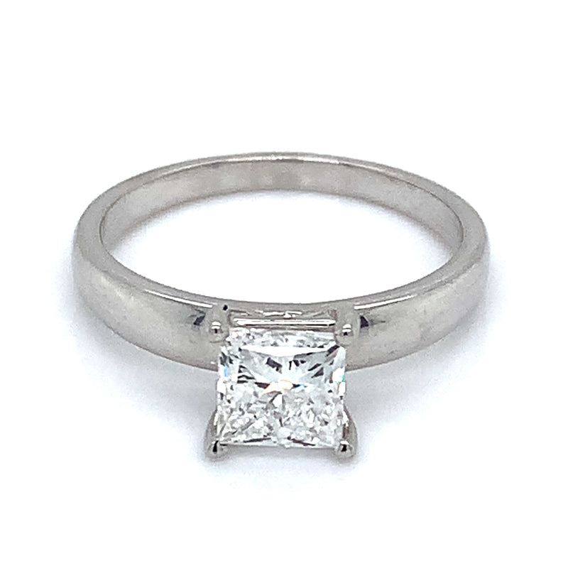 (LD) Anillo con diamante de laboratorio en oro blanco 14kt.