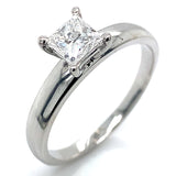 (LD) Anillo con diamante de laboratorio en oro blanco 14kt.