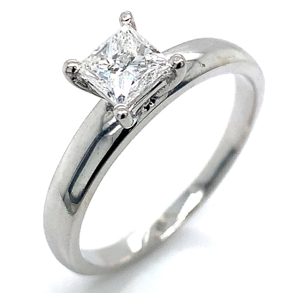 (LD) Anillo con diamante de laboratorio en oro blanco 14kt.