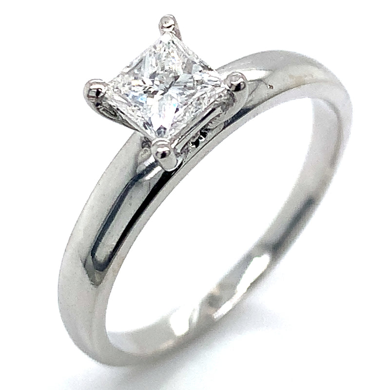 (LD) Anillo con diamante de laboratorio en oro blanco 14kt.