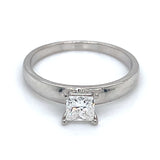 (LD) Anillo con diamante de laboratorio en oro blanco 14kt.