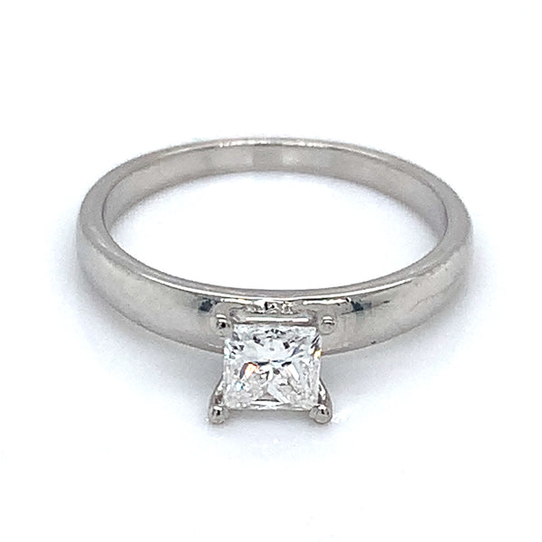 (LD) Anillo con diamante de laboratorio en oro blanco 14kt.