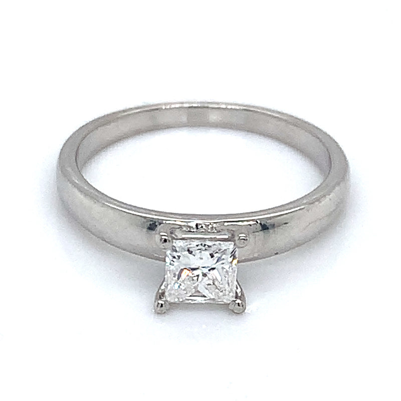 (LD) Anillo con diamante de laboratorio en oro blanco 14kt.