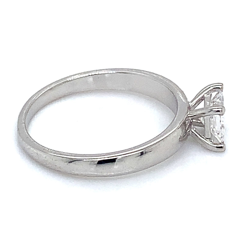 (LD) Anillo con diamante de laboratorio en oro blanco 14kt.