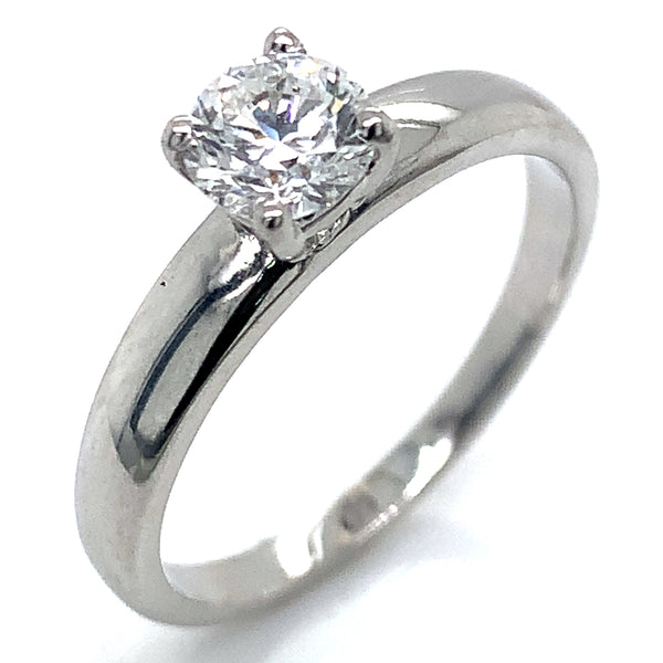 (LD) Anillo con diamante de laboratorio en oro blanco 14kt.