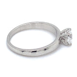 (LD) Anillo con diamante de laboratorio en oro blanco 14kt.