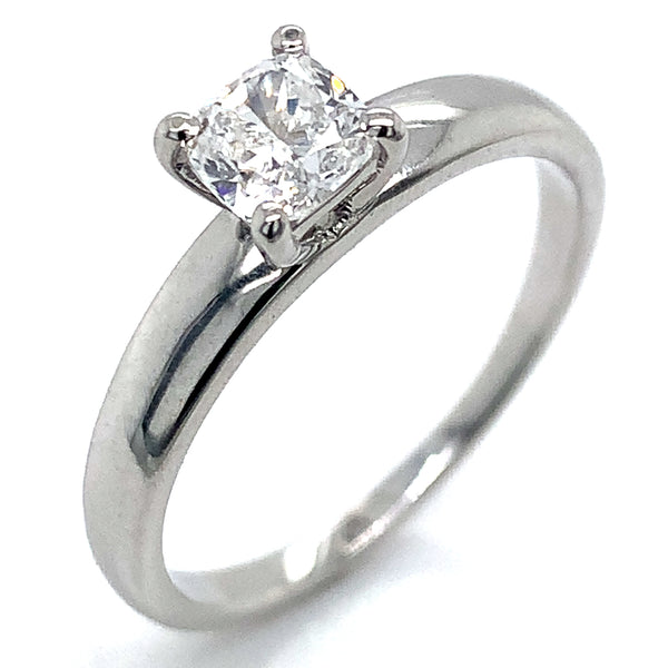 (LD) Anillo con diamante de laboratorio en oro blanco 14kt.