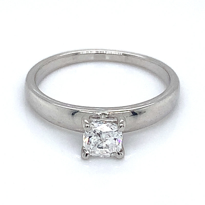 (LD) Anillo con diamante de laboratorio en oro blanco 14kt.