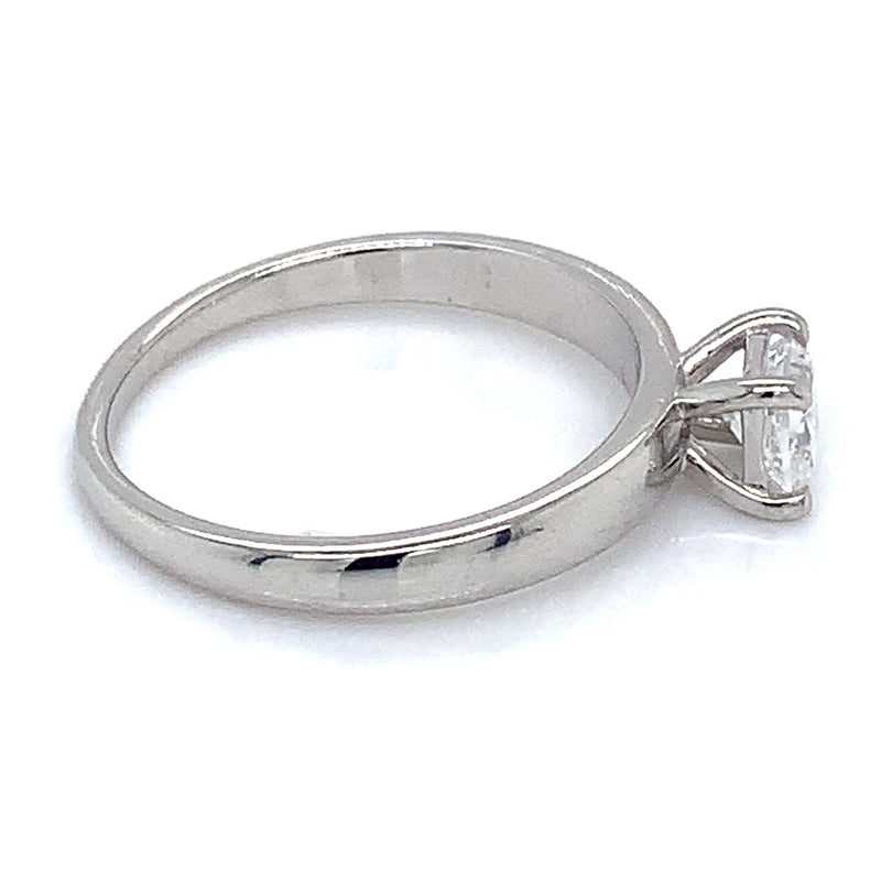 (LD) Anillo con diamante de laboratorio en oro blanco 14kt.