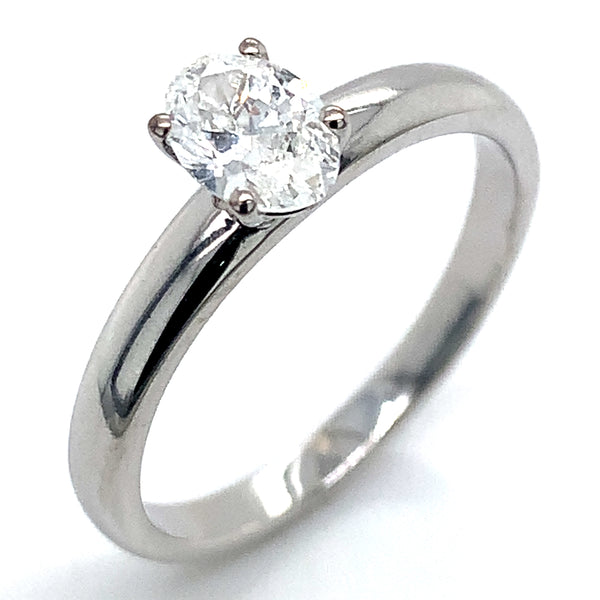 (LD) Anillo con diamantes de laboratorio en oro blanco 14kt.