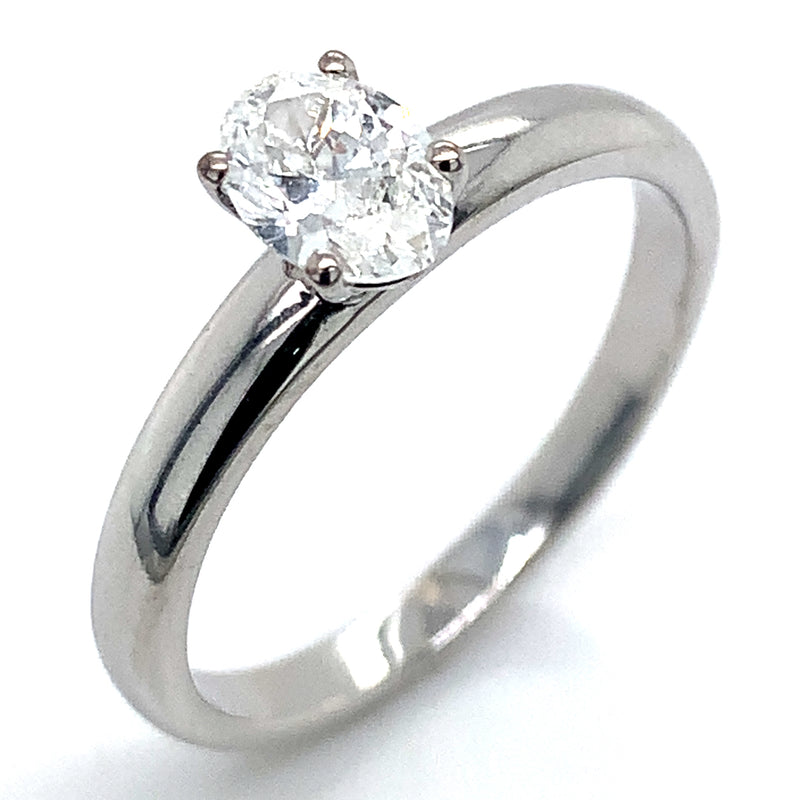 (LD) Anillo con diamantes de laboratorio en oro blanco 14kt.