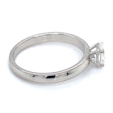 (LD) Anillo con diamantes de laboratorio en oro blanco 14kt.