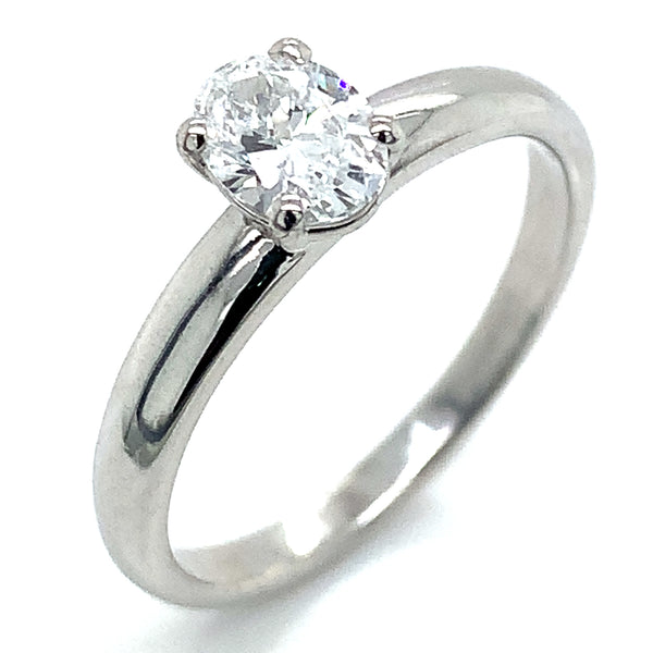 (LD) Anillo con diamantes de laboratorio en oro blanco 14kt.