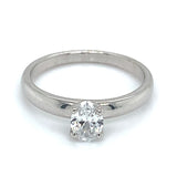 (LD) Anillo con diamantes de laboratorio en oro blanco 14kt.