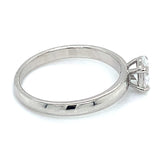 (LD) Anillo con diamantes de laboratorio en oro blanco 14kt.