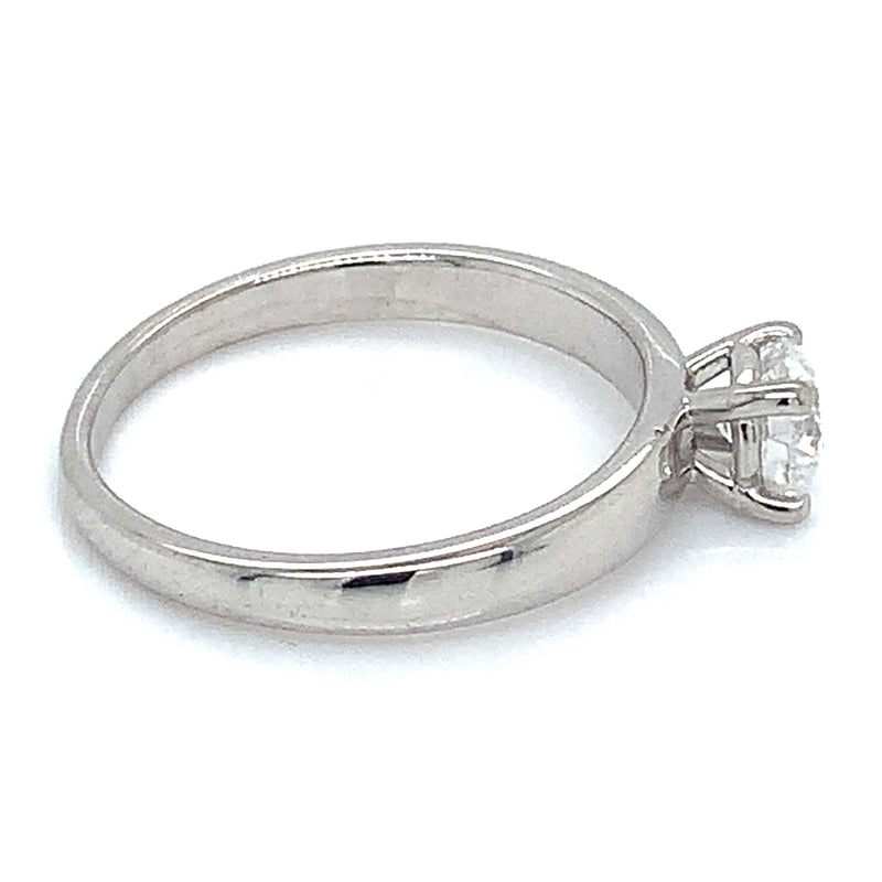 (LD) Anillo con diamante de laboratorio en oro blanco 14kt.