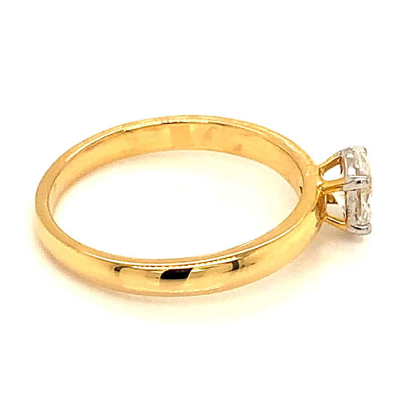 (LD) Anillo con diamante de laboratorio en oro amarillo 14kt.